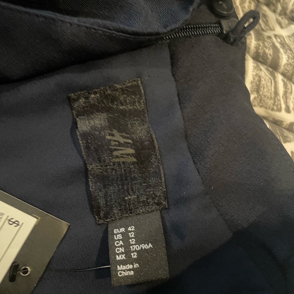 NWT H&M navy jumpsuit with open back size 12 - Picture 10 of 13